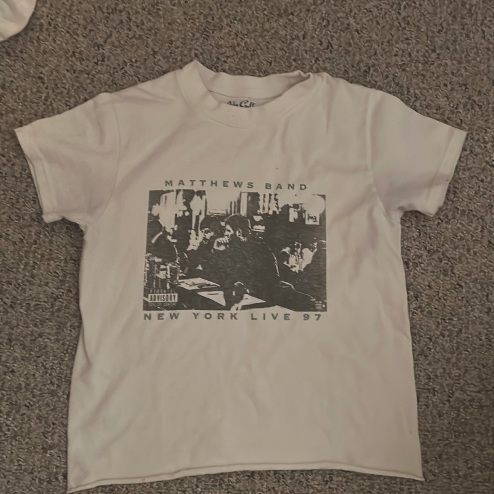 Brandy Melville Cropped graphic tee - Picture 2 of 4